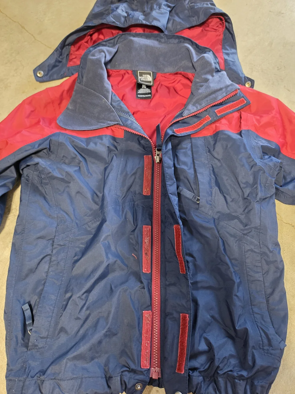 The North Face HyVent Boys Navy Red Hooded Rain Jacket Size 7/8